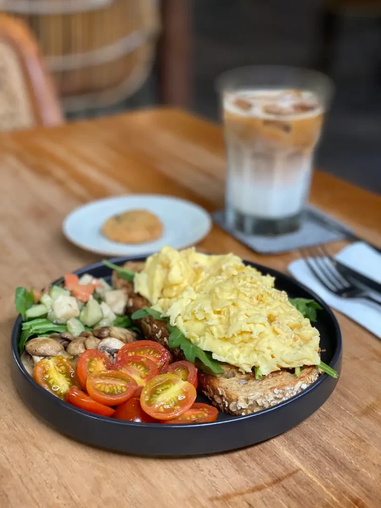 Healthy breakfast in Jungut Batu