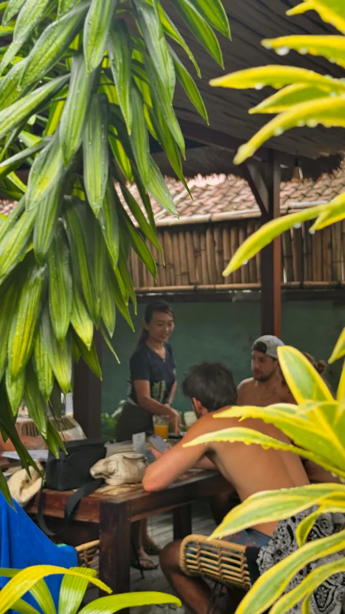 bali eco deli customers dining jungut batu