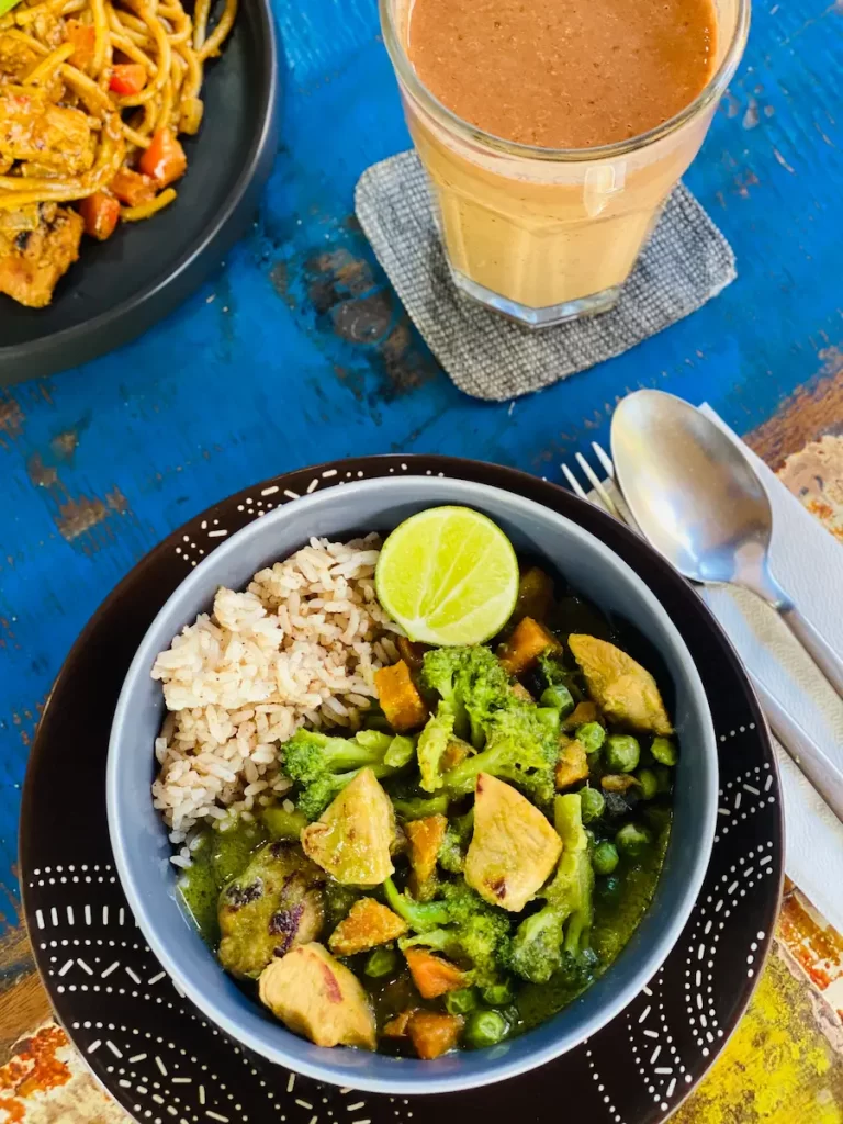 Curry and pasta in Jungut Batu