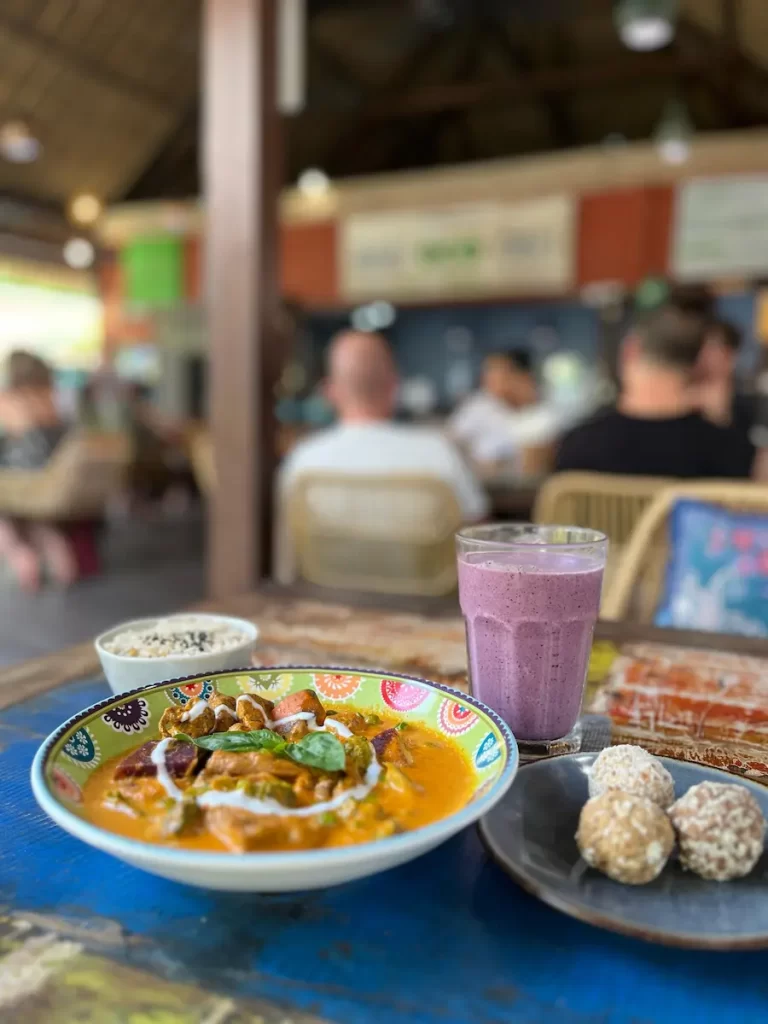 Vegan curry and smoothie @ Bali ECO Deli