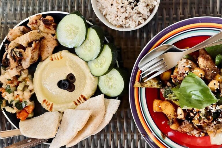 Hummus & healthy stir fry at Bali ECO Deli healthy café in Nusa Lembongan