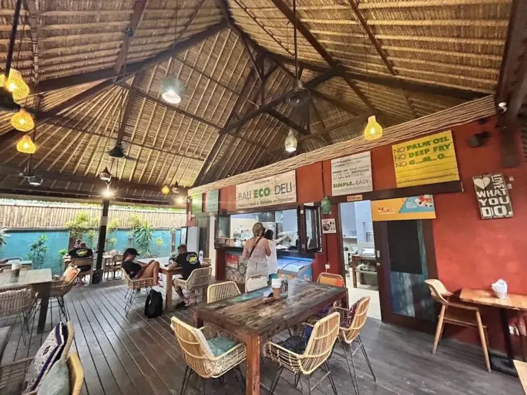 Brunch at Bali ECO Deli healthy café in Nusa Lembongan