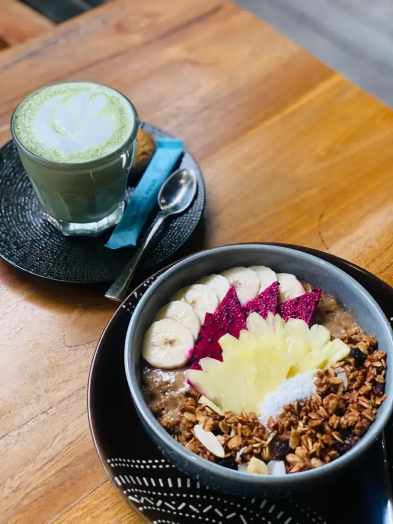 Coco Caramel Drean Smoothie Bowl and Matcha Latte @ Bal -ECO Deli Nus -Lembongan